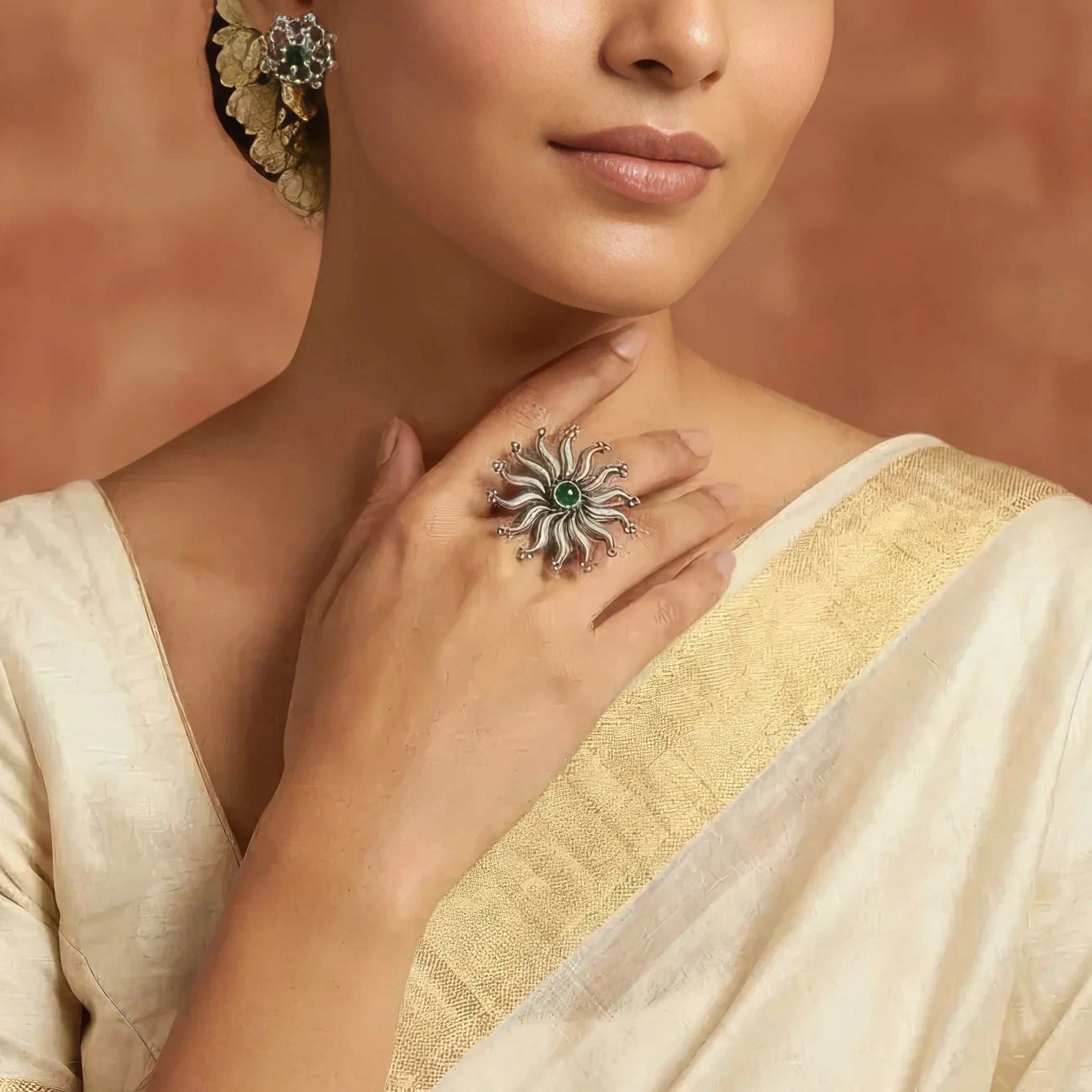 Close up of Sunburst Green Stone 925 Silver Ring