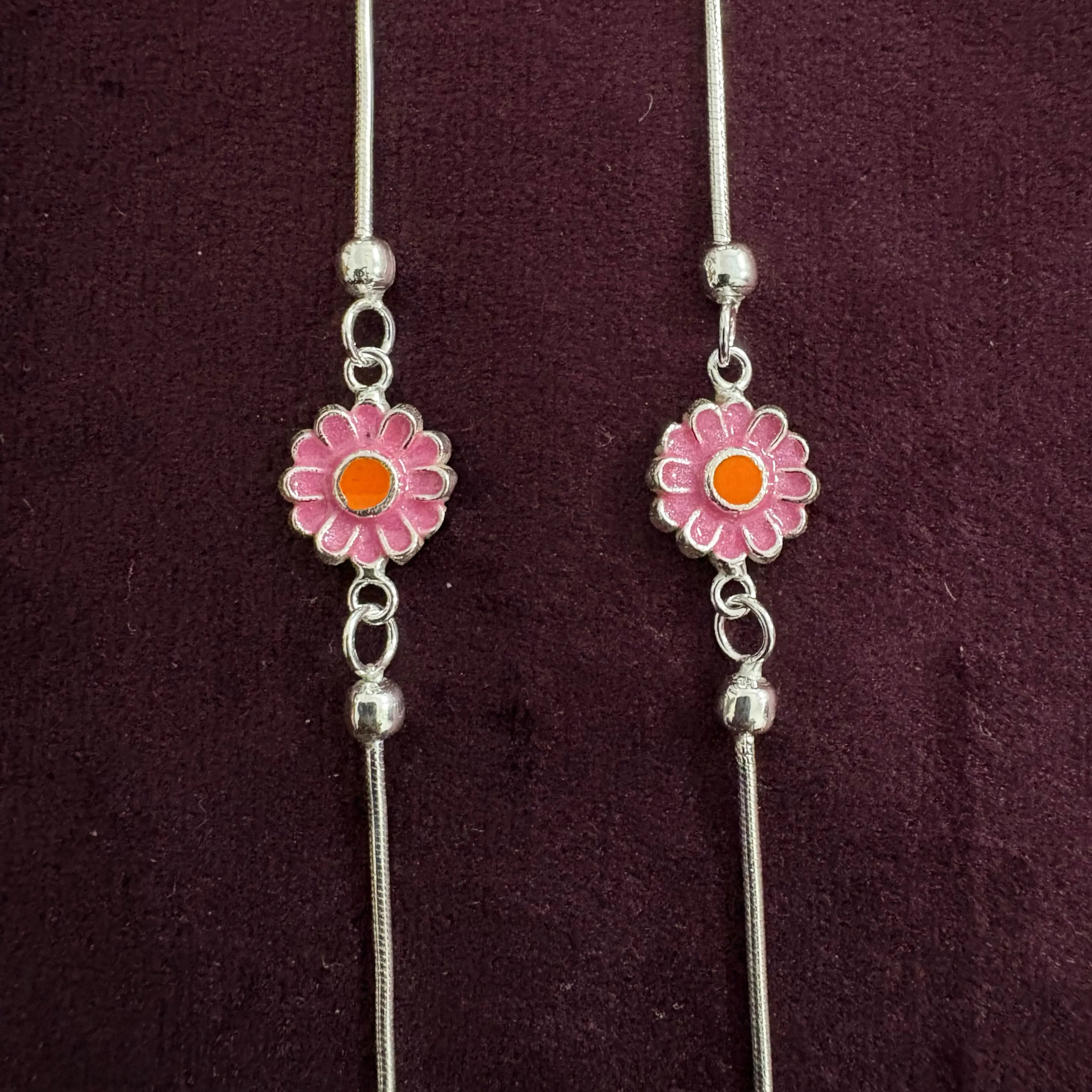Close up image of Radiant Daisy Anklet  Pair motif