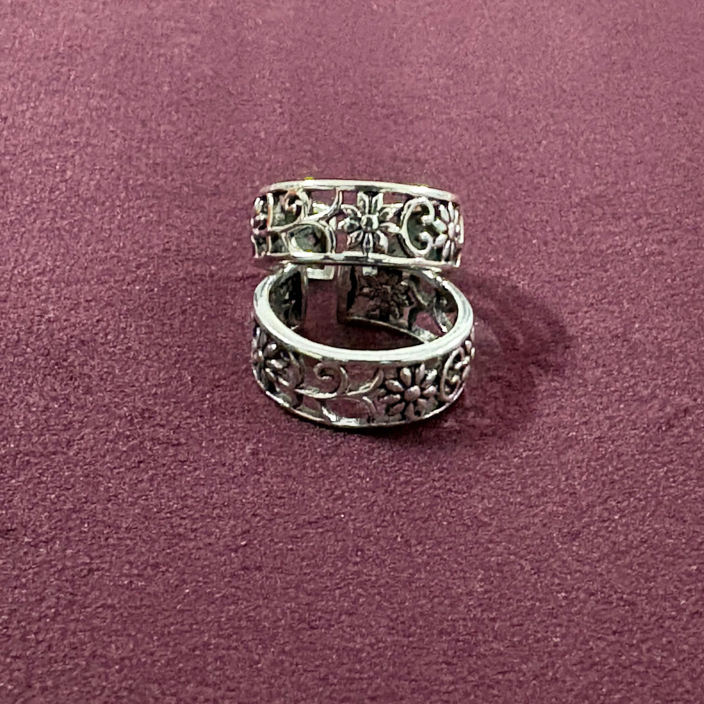 Garden Jaali Oxidized Toe Rings on maroon background