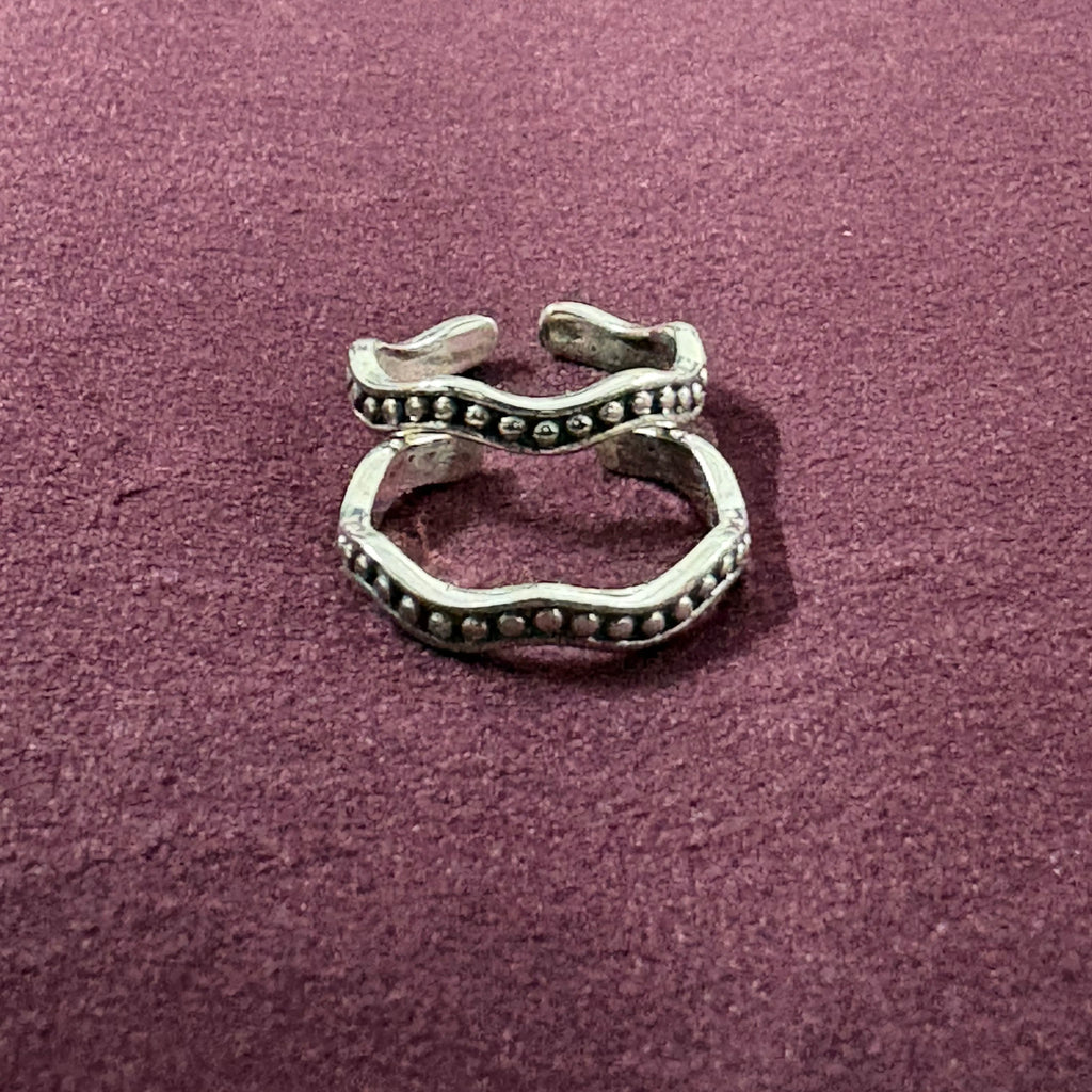 Wavy Beaded Oxidized Band Toe Rings on maroon background