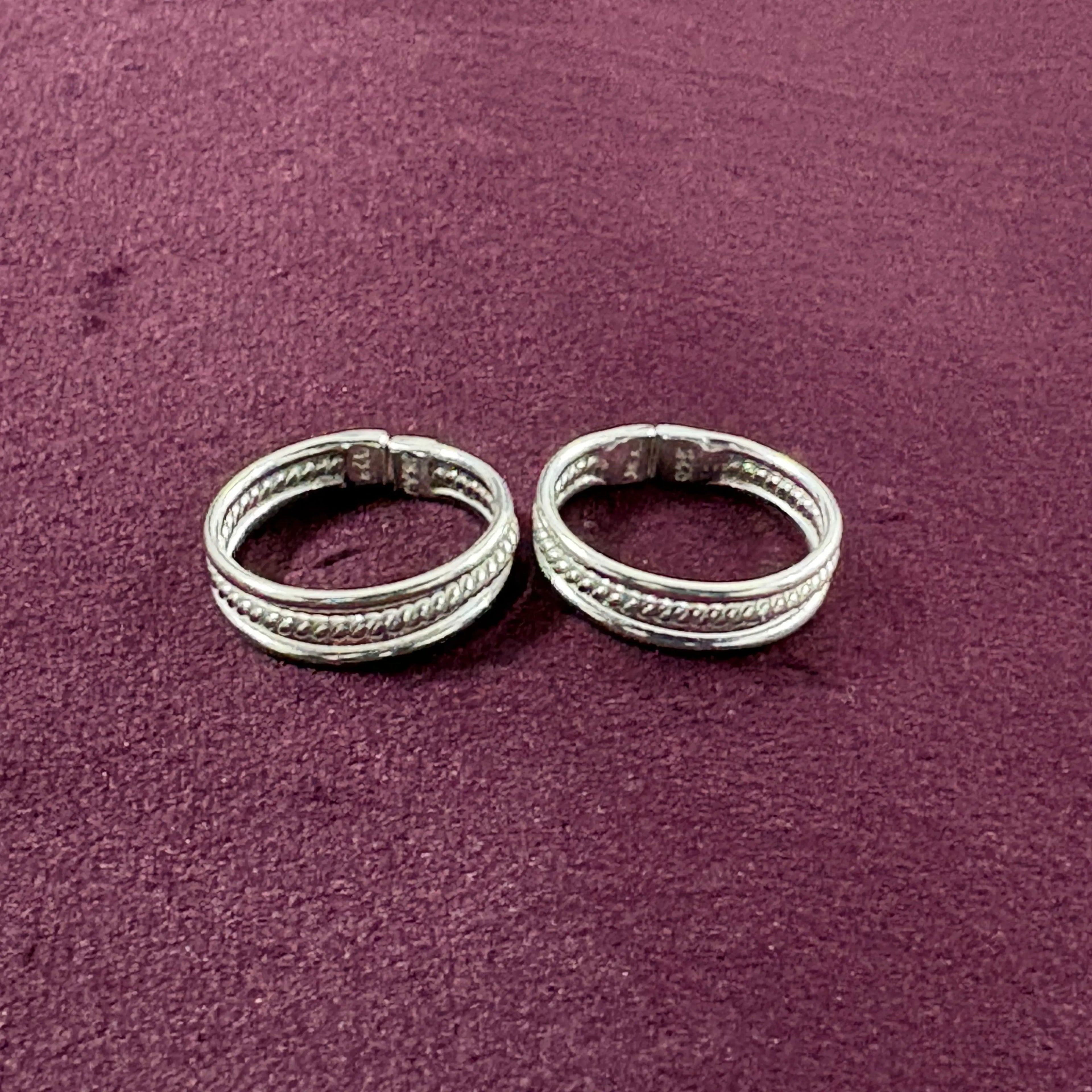 Triple-Tier Rope Textured Band Toe Rings on maroon background