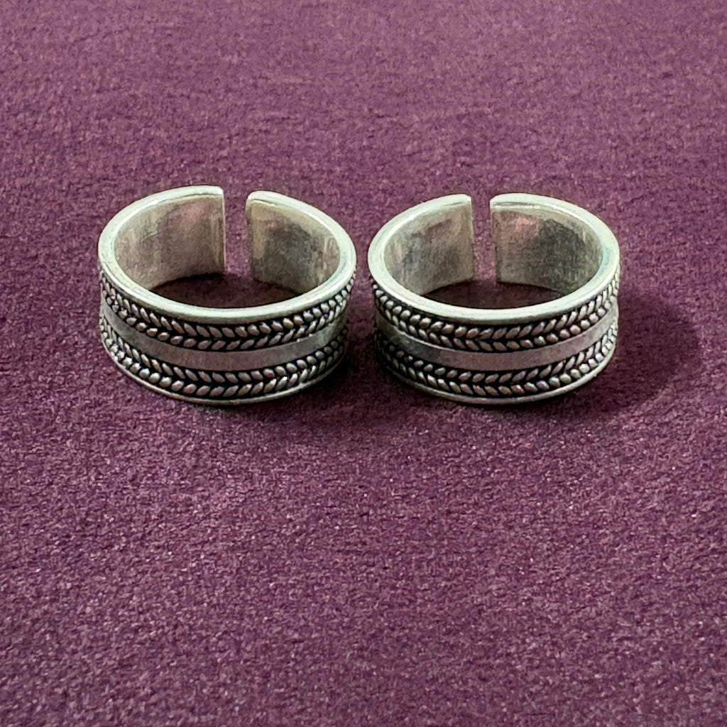 Braided Oxidized Band Toe Rings on maroon background