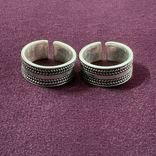 Braided Oxidized Band Toe Rings on maroon background