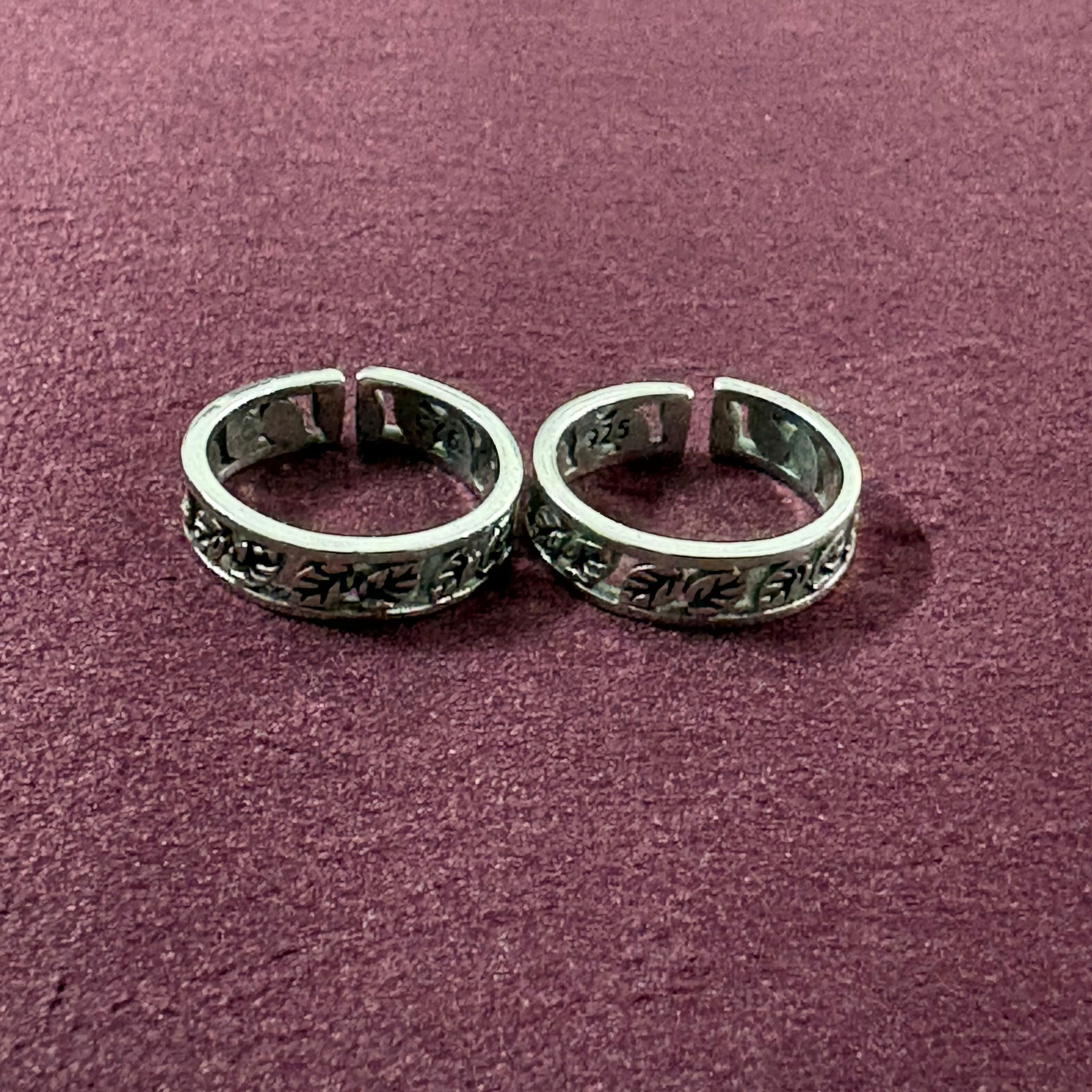 Ivy Leaf toe ring pair on maroon background