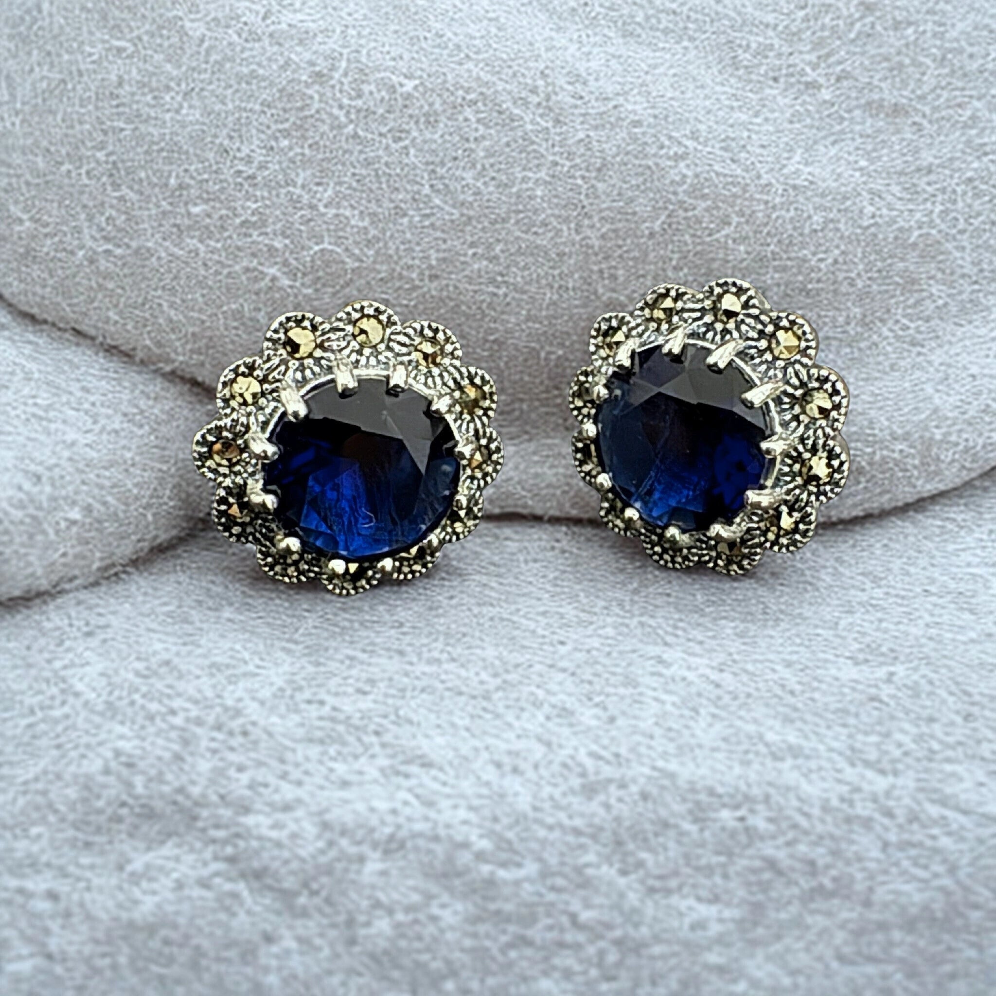 Vintage Blue Crystal Silver Stud Earrings for Elegant Style