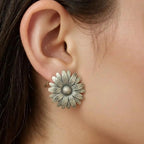 Vintage Silver Daisy Flower Stud Earrings with Detailed Petals
