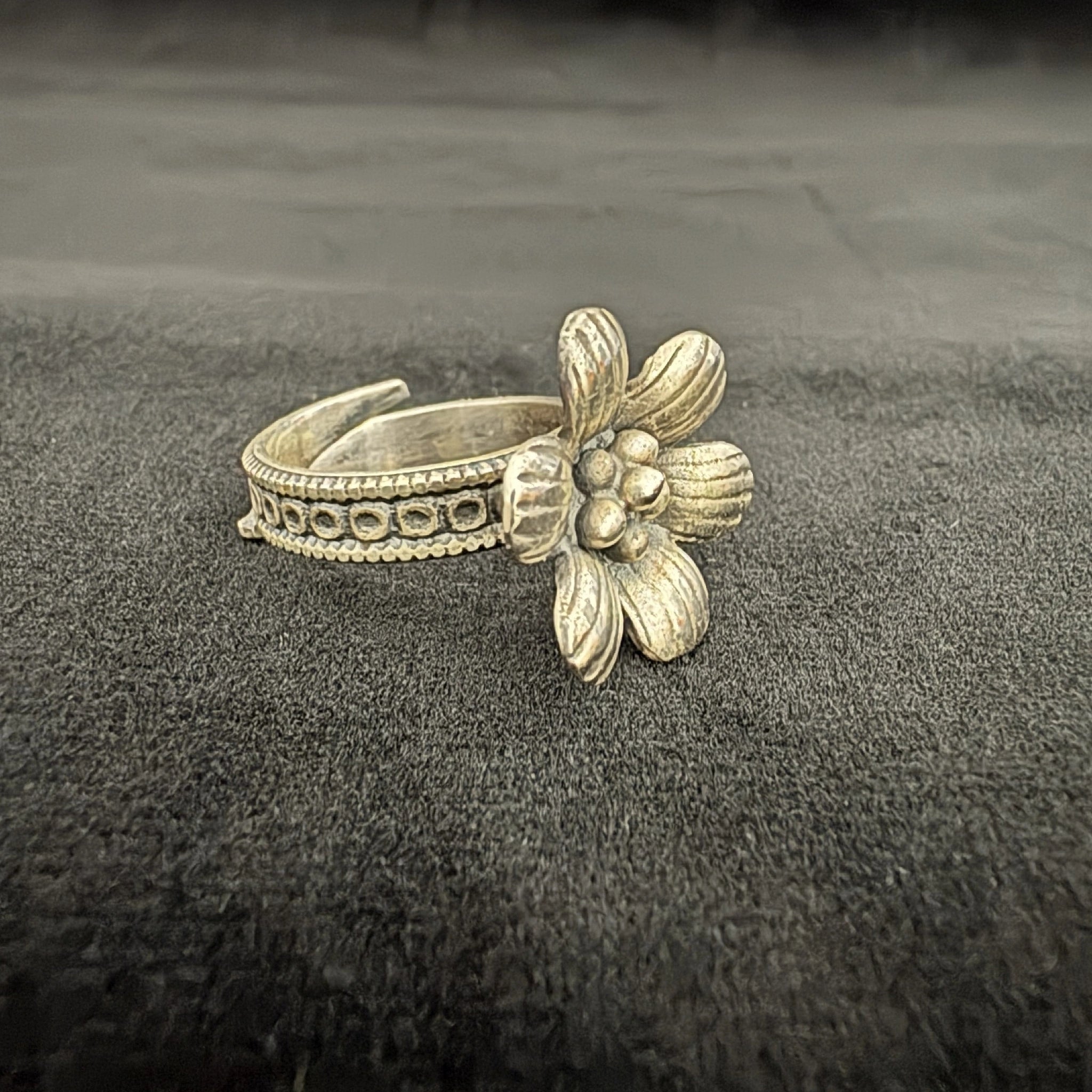 Textured Petals Floral 925 Silver Ring